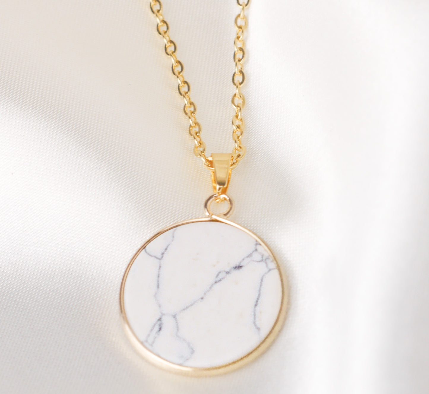 18K Gold Howlite Circle Necklace