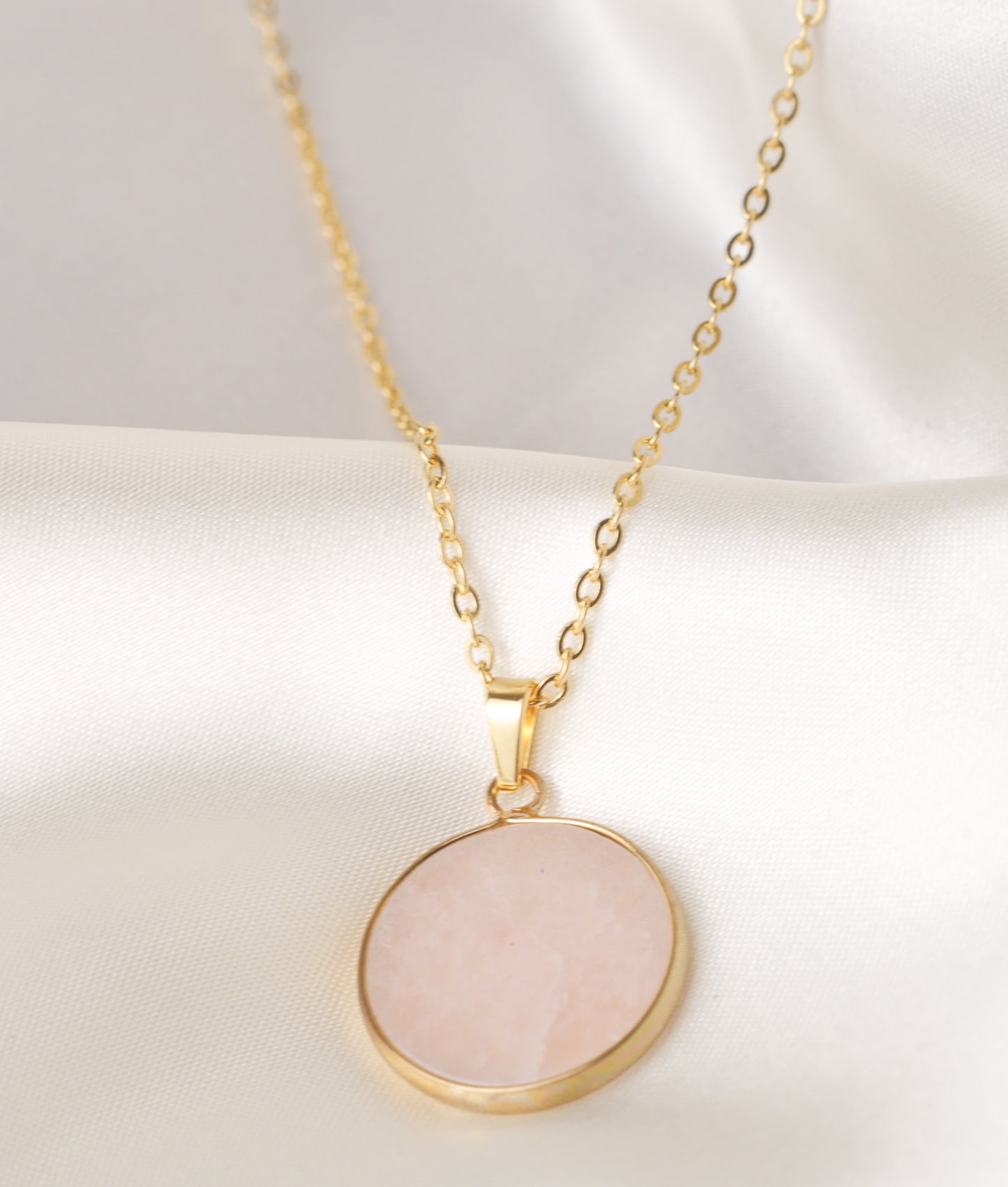 18K Gold Rose Quartz Circle Necklace